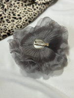 Брошь цветок из серого шелка, 2 застежки: классическая брошная и зажим