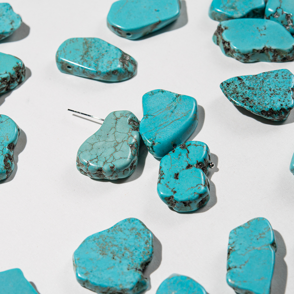 Туркенит (имитация бирюзы), смещенное отверстие, 24-29*14-22,5мм
