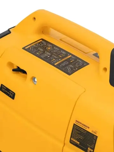 Генератор инверторный DENZEL GT-2200iS, 2.2 кВт и 113 см3 объем двигателя, 4 л объем топливного бака, ручной стартер и режим ECO, 2 розетки и выход постоянного тока 12 В 94702