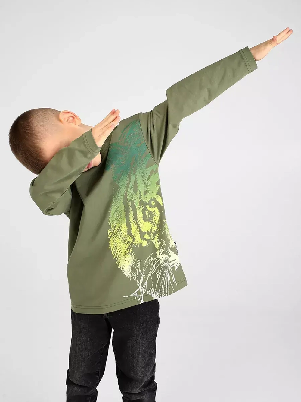 Лонгслив для мальчика на осень