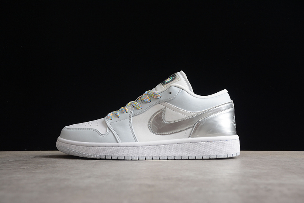 Купить кроссовки  Jordan 1 Low SE Tear Away Silver в баскетбольном магазине futbasket.ru