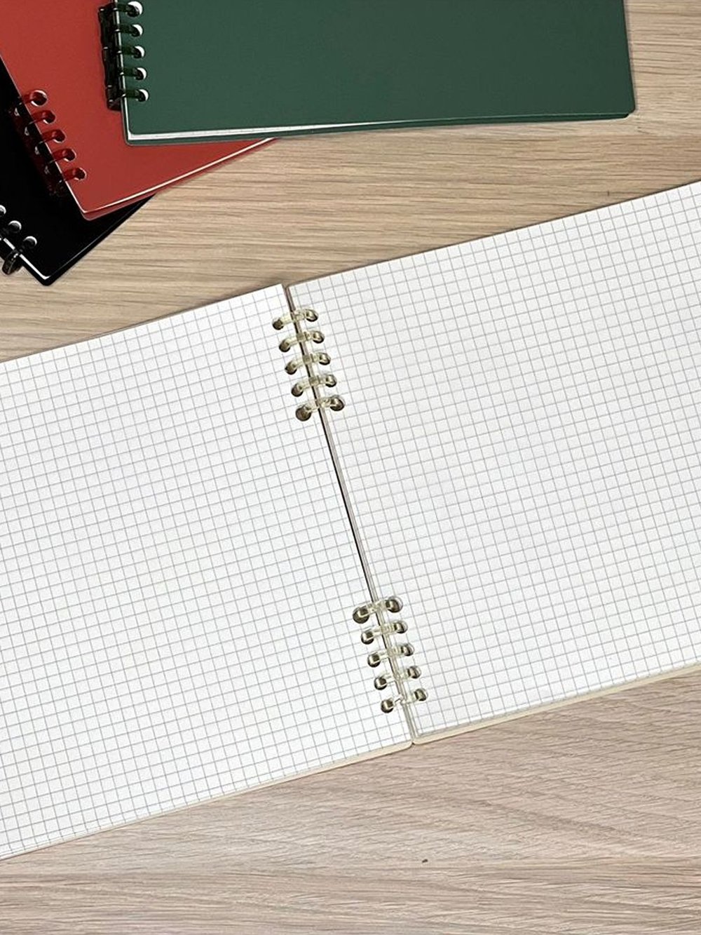 Блокнот квадратный в клетку 60л 195х210 мм св.желтый (8808-020)