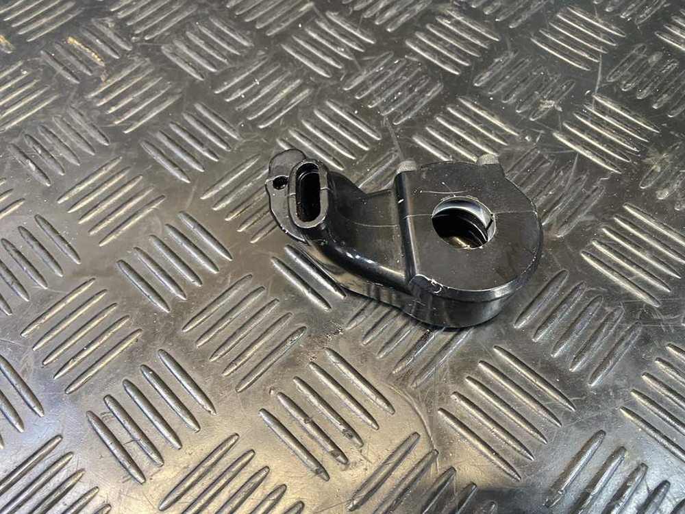 Крепление тросиков газа Yamaha FJR1300A RP13A 2010