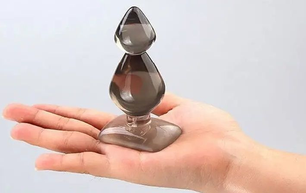 Дымчатый анальный плаг в форме пирамидки - 8 см. (Цвет: дымчатый)