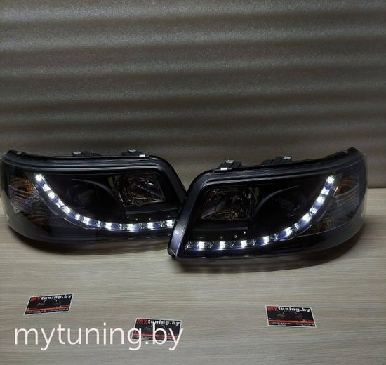 Фары передние TRUE DRL BLACK для VW T5 04.03-08.09