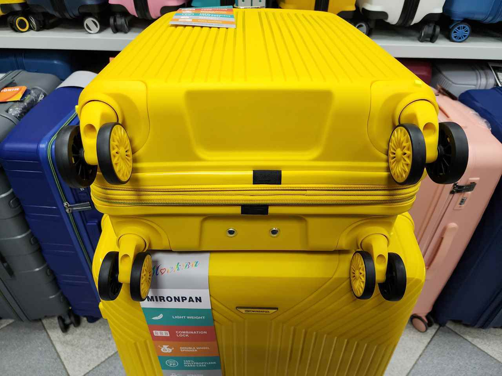 Чемодан Средний (М) полипропилен "Mironpan" съёмные колёса