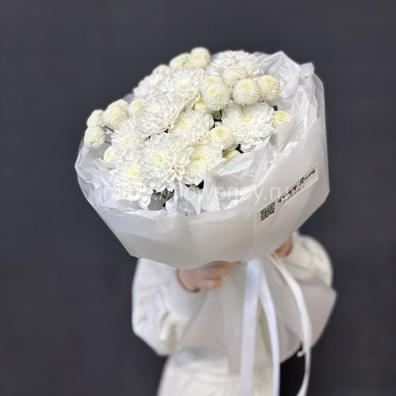 Букет из белых хризантем