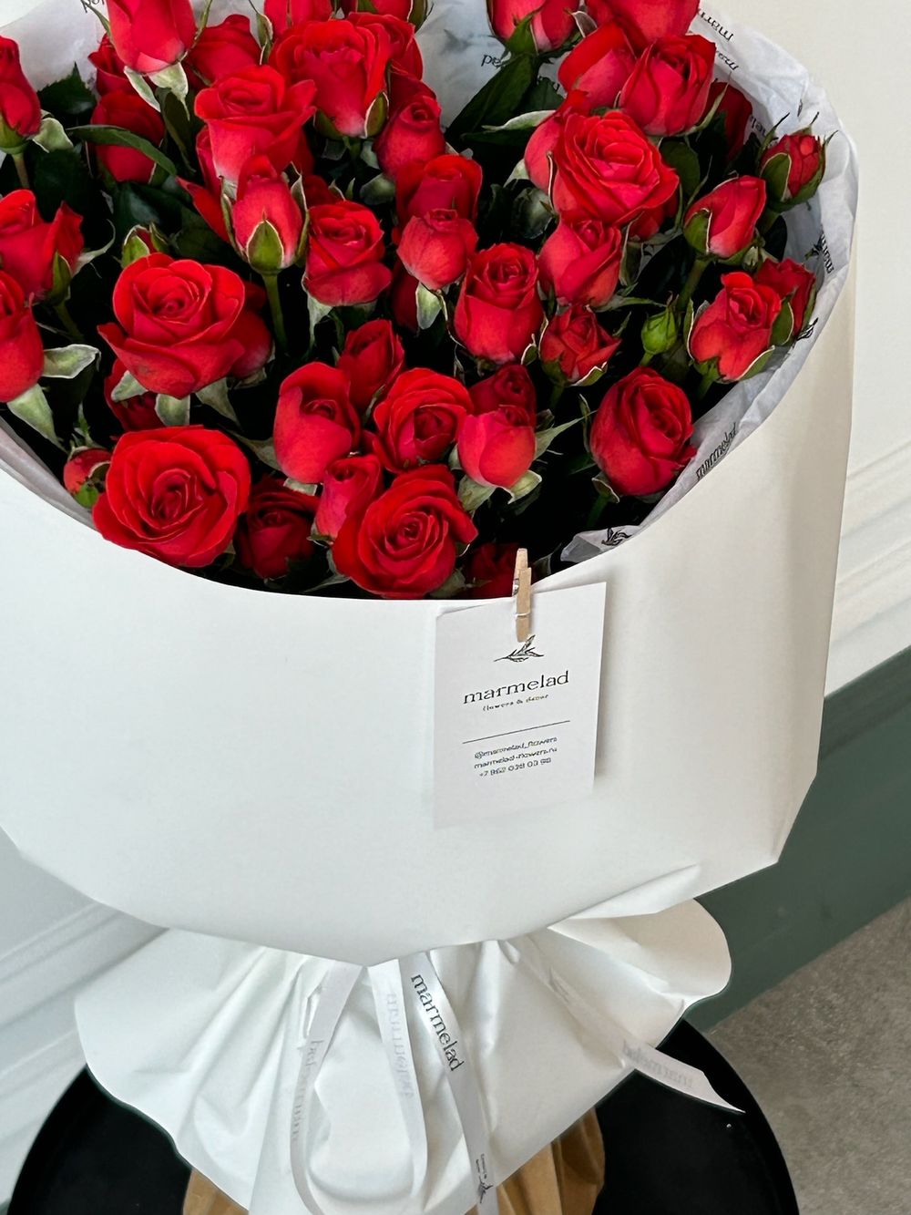 Букет моно из кустовых роз 9 шт в красном оттенке