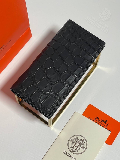 Бумажник Hermes из кожи крокодила