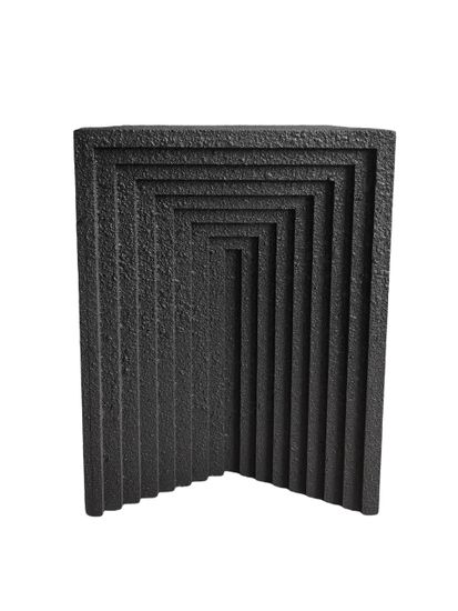 Чёрный приставной столик “Кносс”