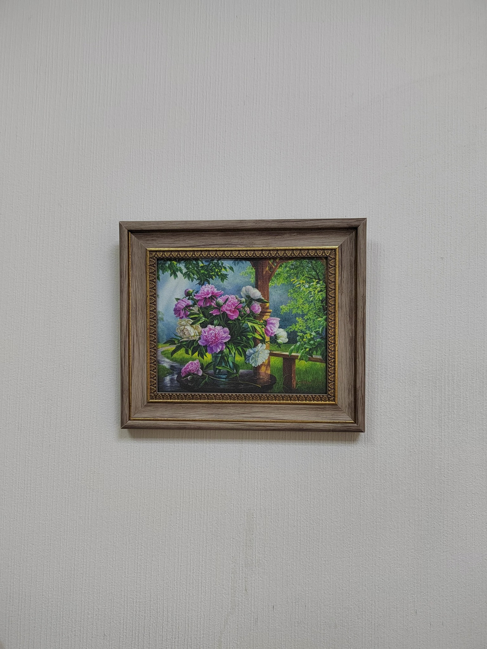 Картина Михаила Сатарова "Пионы после дождя" в раме 22х27 см.