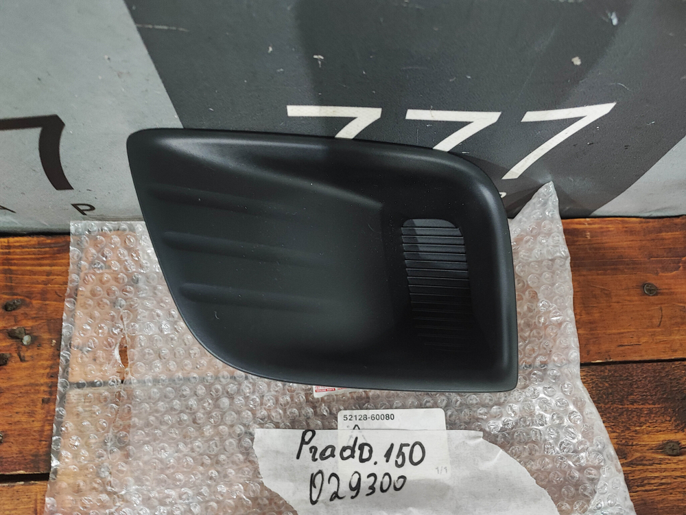 Накладка ПТФ левая Land Cruiser Prado 150 09-13 Новая Оригинал 5212860080