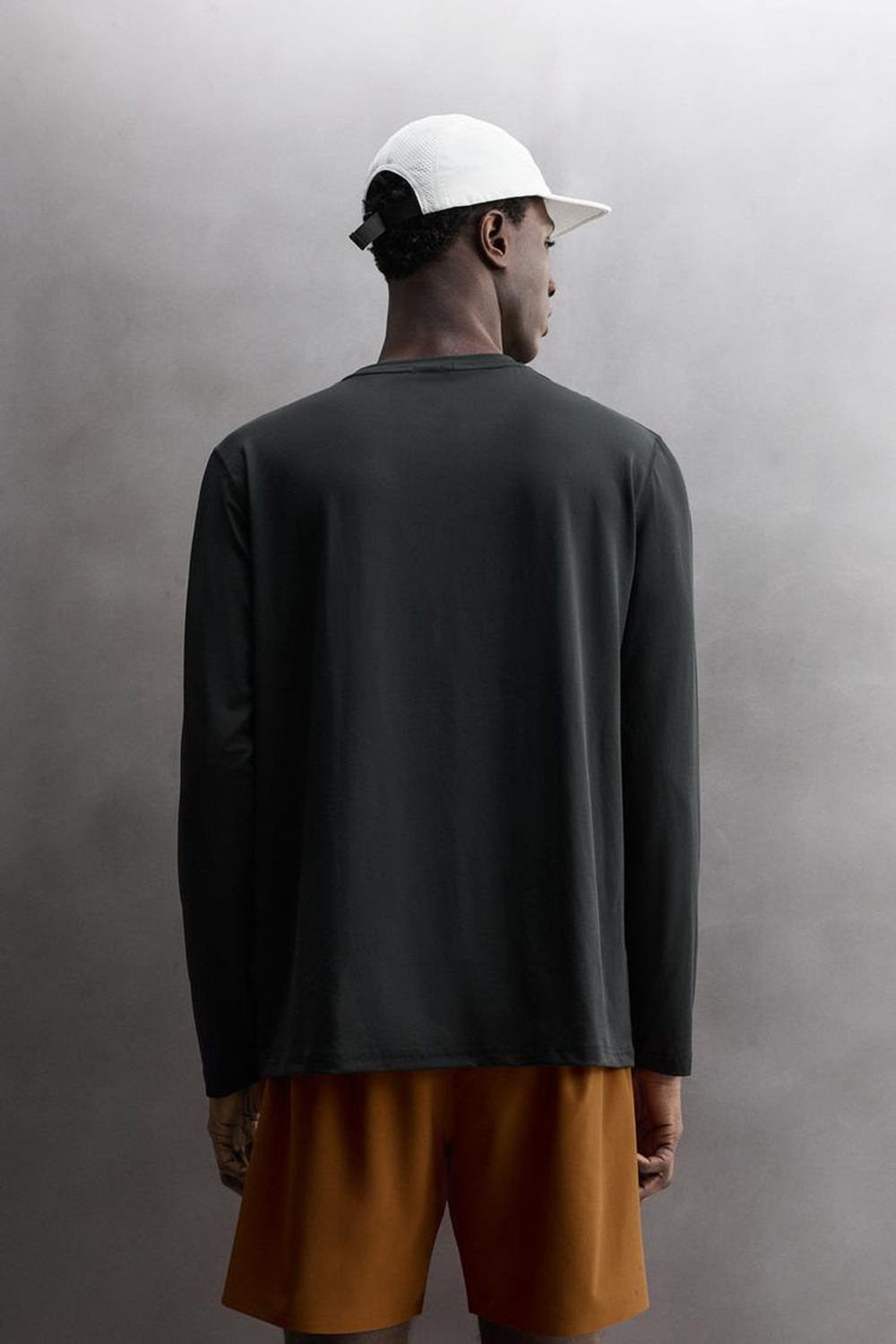 ZARA БАЗОВАЯ ФУТБОЛКА С ДЛИННЫМИ РУКАВАМИ, ЧЕРНЫЙ