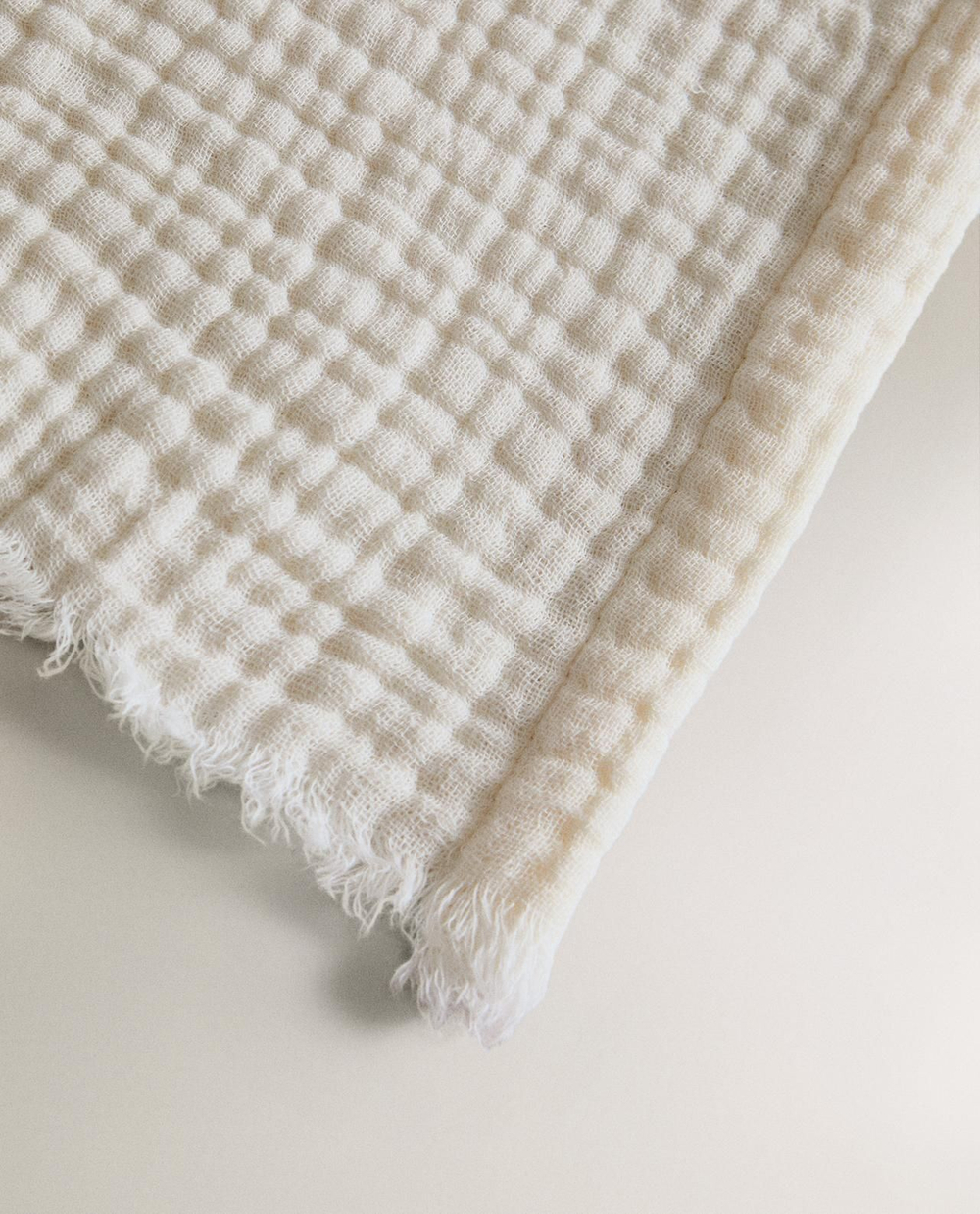 Zara Home - Хлопковое шифоновое одеяло, экрю, 220x240 см