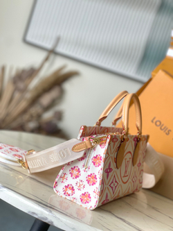 Louis Vuitton Onthego East West