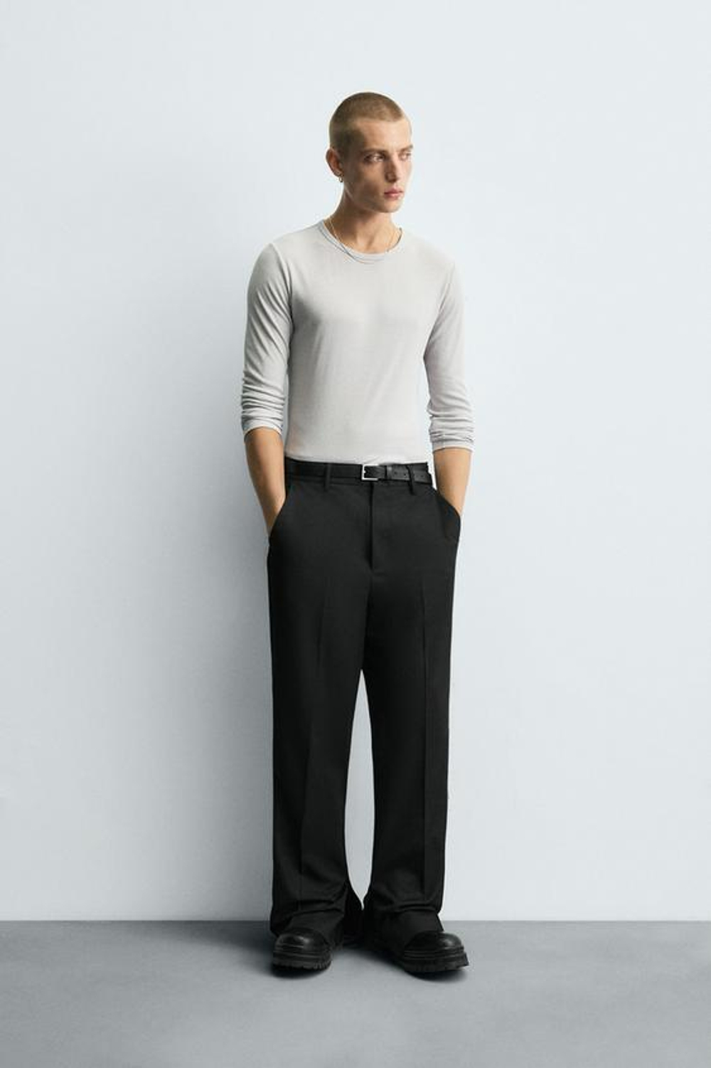 ZARA БРЮКИ STRAIGHT FIT С РАЗРЕЗАМИ, ЧЕРНЫЙ