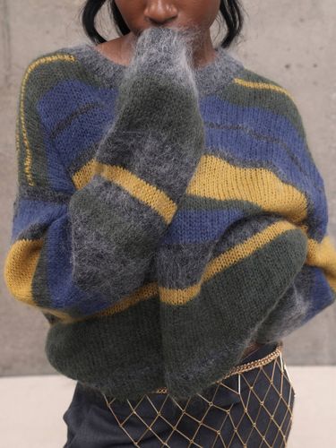 Синий мохеровый джемпер в полоску