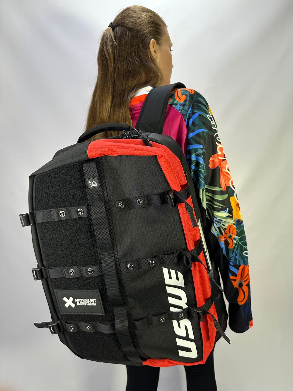 Рюкзак USWE Buddy 40L Athelete Gear Pack, Carbon Black