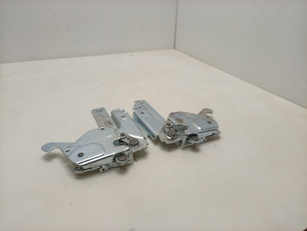 WP79/2 ктп6 Комплект петель для посудомоечной машины Whirlpool 480131000071 б/у