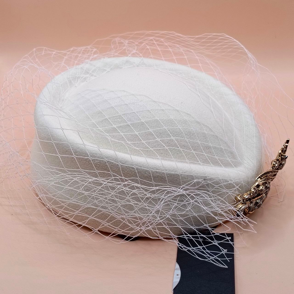 ФЕТРОВАЯ ТАБЛЕТКА С ВУАЛЬЮ.