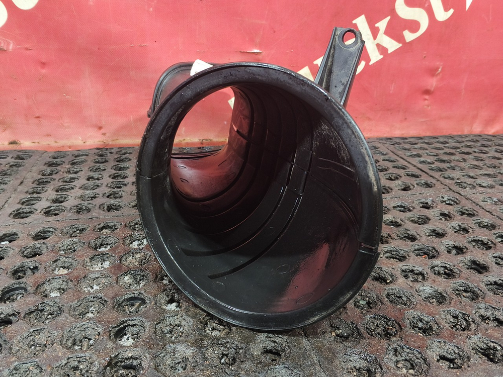 Патрубок воздушного фильтра 2019г.