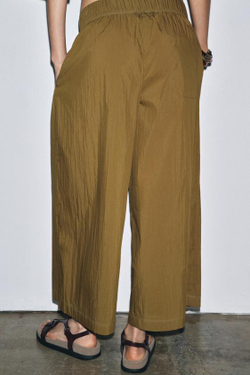 ZARA БРЮКИ ИЗ ПОПЛИНА С ЗАЩИПАМИ — ZW COLLECTION, ЦВЕТ ОЛИВКОВОГО МАСЛ