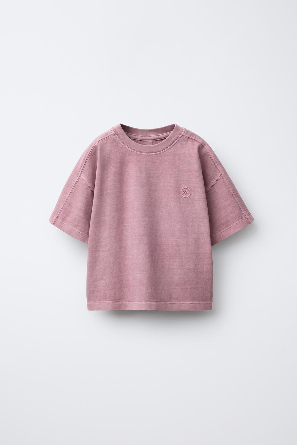 ZARA ФУТБОЛКА С ЭФФЕКТОМ ПОТЕРТОСТИ И ВЫШИВКОЙ «ПАЛЬМА», ЛИЛОВЫЙ