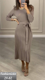 Вязаное платье с поясом