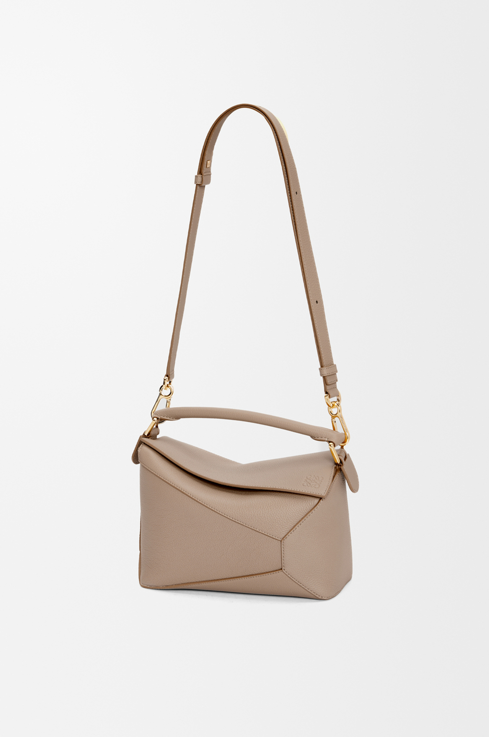 Loewe Маленькая сумка Puzzle Edge из мягкой зернистой телячьей кожи, песочный