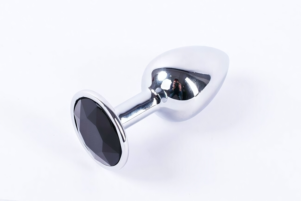 Анальная пробка металлическая серебристая с черным кристаллом Onjoy Metal Plug Silver Small (Цвет: серебряный с черным)