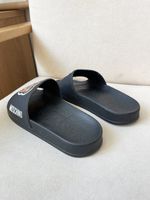 Новые шлепанцы Moschino, 36