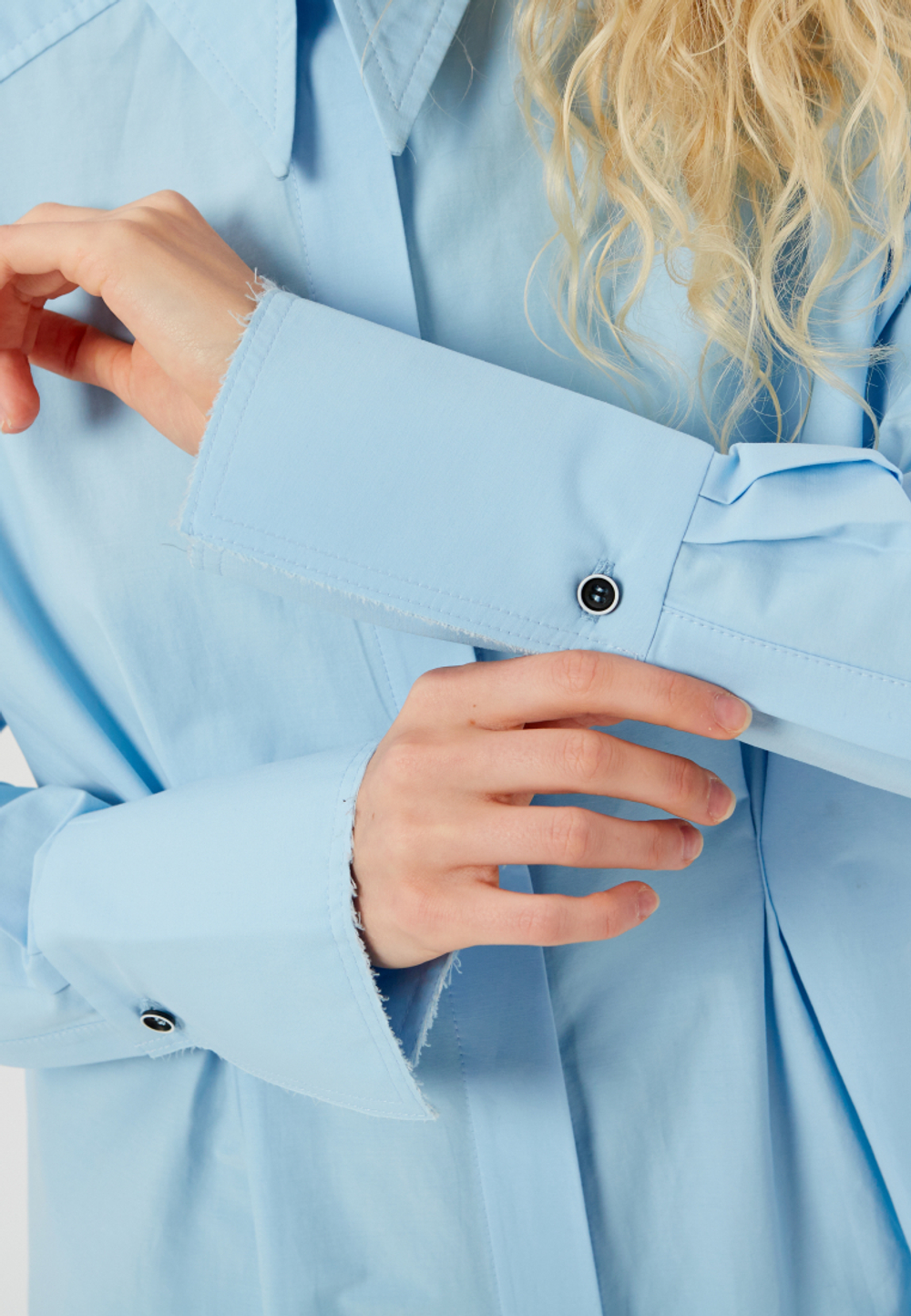 Рубашка с защипами голубая