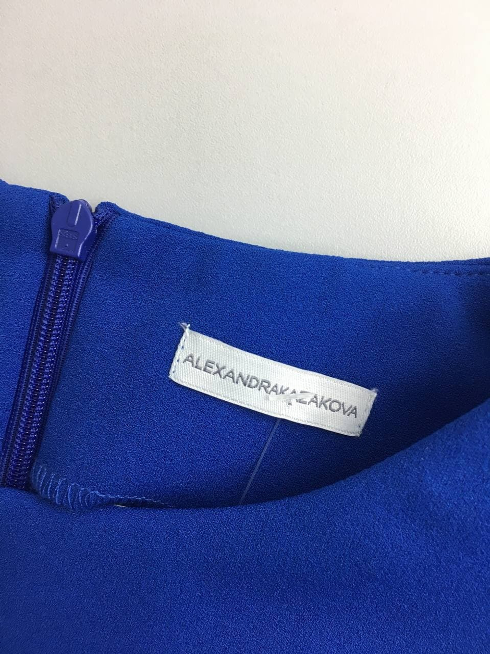 Платье Alexandra Kazakova с открытыми плечами 44 размер, новое