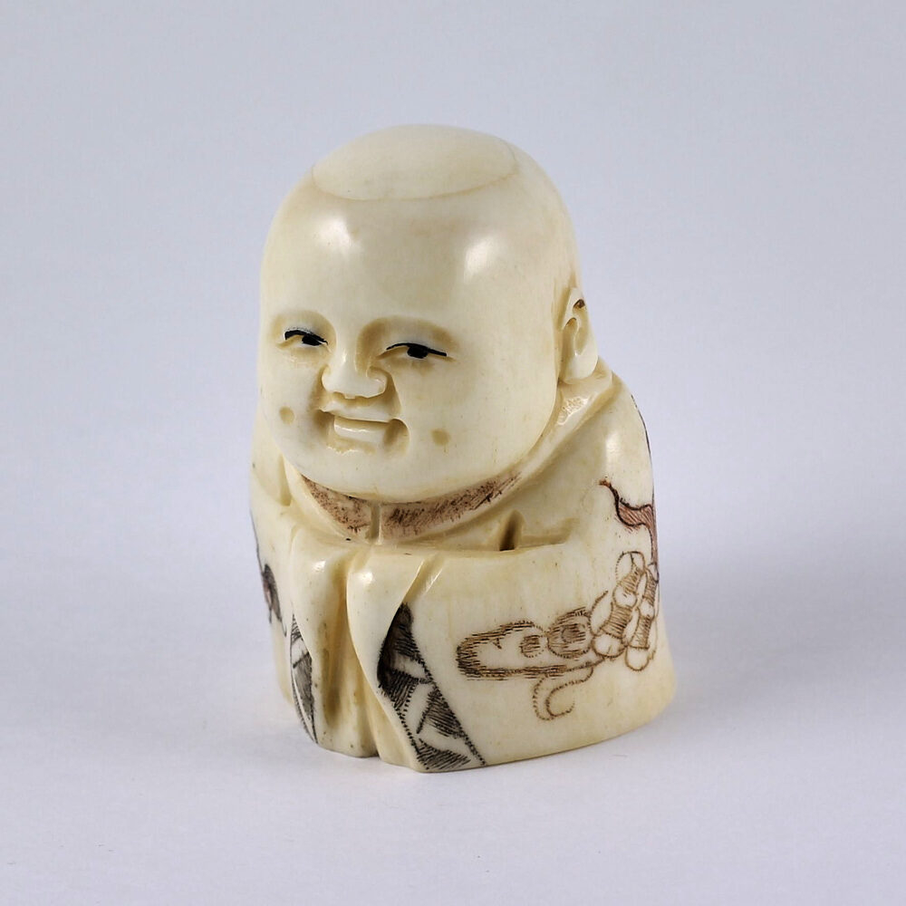 Нэцкэ Ребенок Карако в кимоно