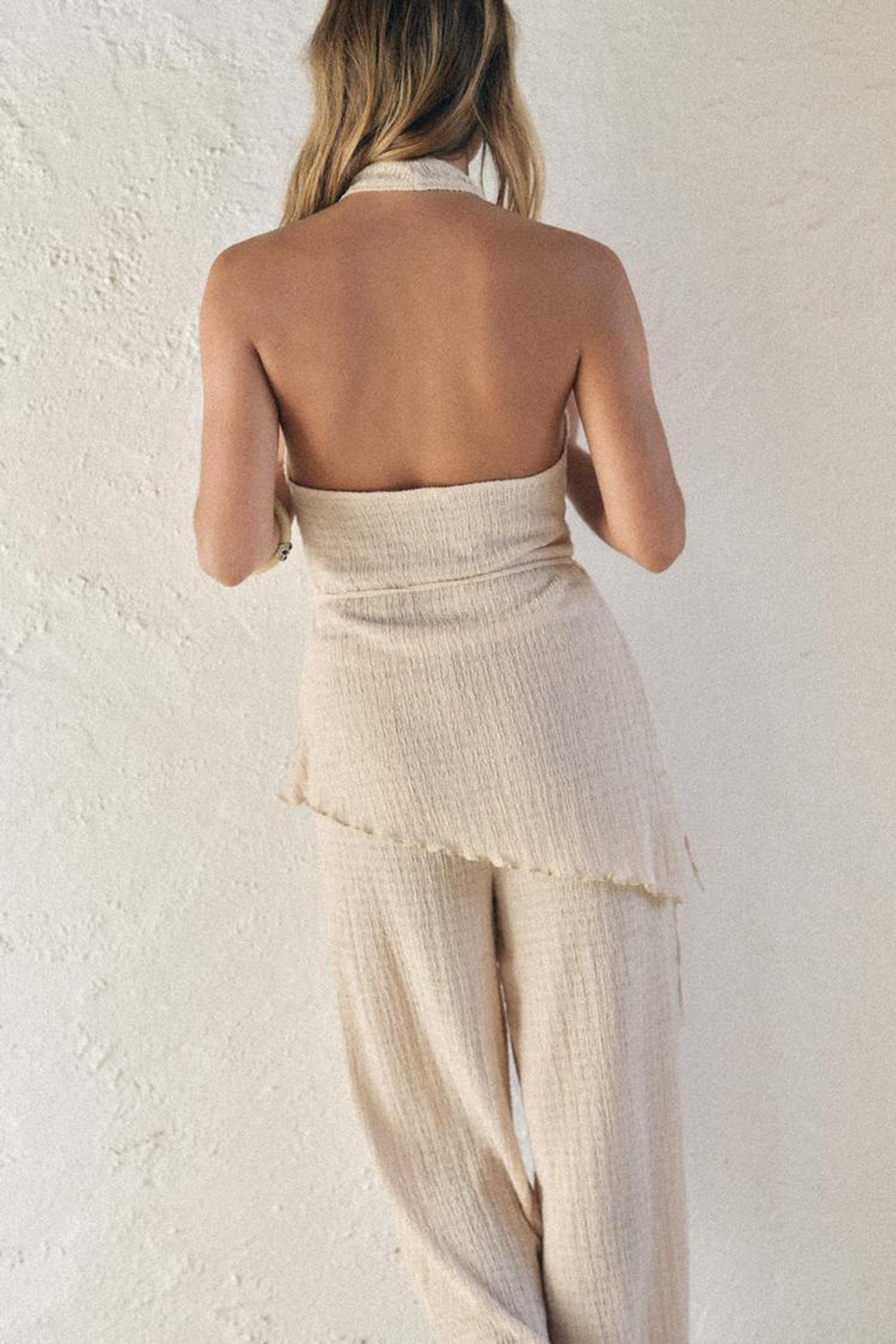 ZARA АСИММЕТРИЧНЫЙ ТОП ИЗ РЕЛЬЕФНОЙ ТКАНИ, КРЕМОВЫЙ