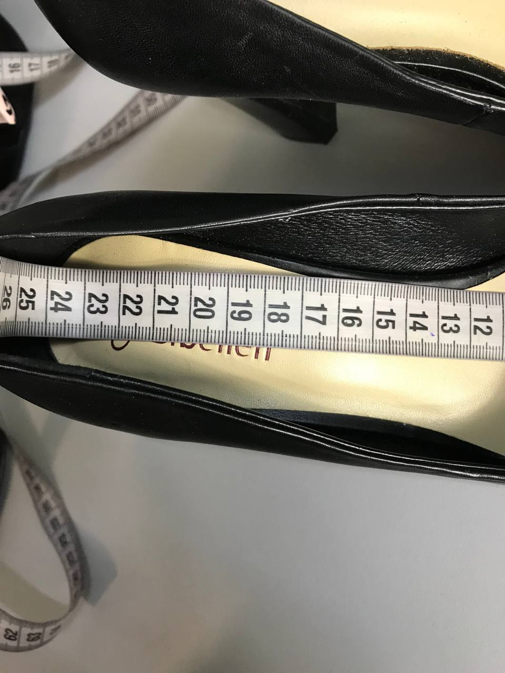 Туфли классические на устойчивом каблуке 37 размер