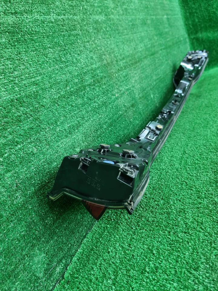 Фонарь крышки багажника Porsche Macan 95b (18-21)