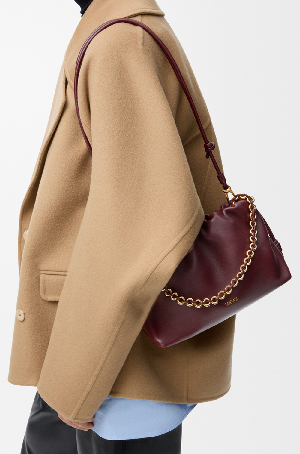 Loewe Сумка Flamenco среднего размера из мягкой кожи ягненка наппа, бургунди