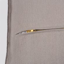 Чехол на подушку из фактурного хлопка серого цвета с контрастным кантом из коллекции Essential, 45х45 см
