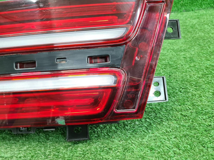 Фонарь правый внутренний Genesis GV80 (2020-2023)