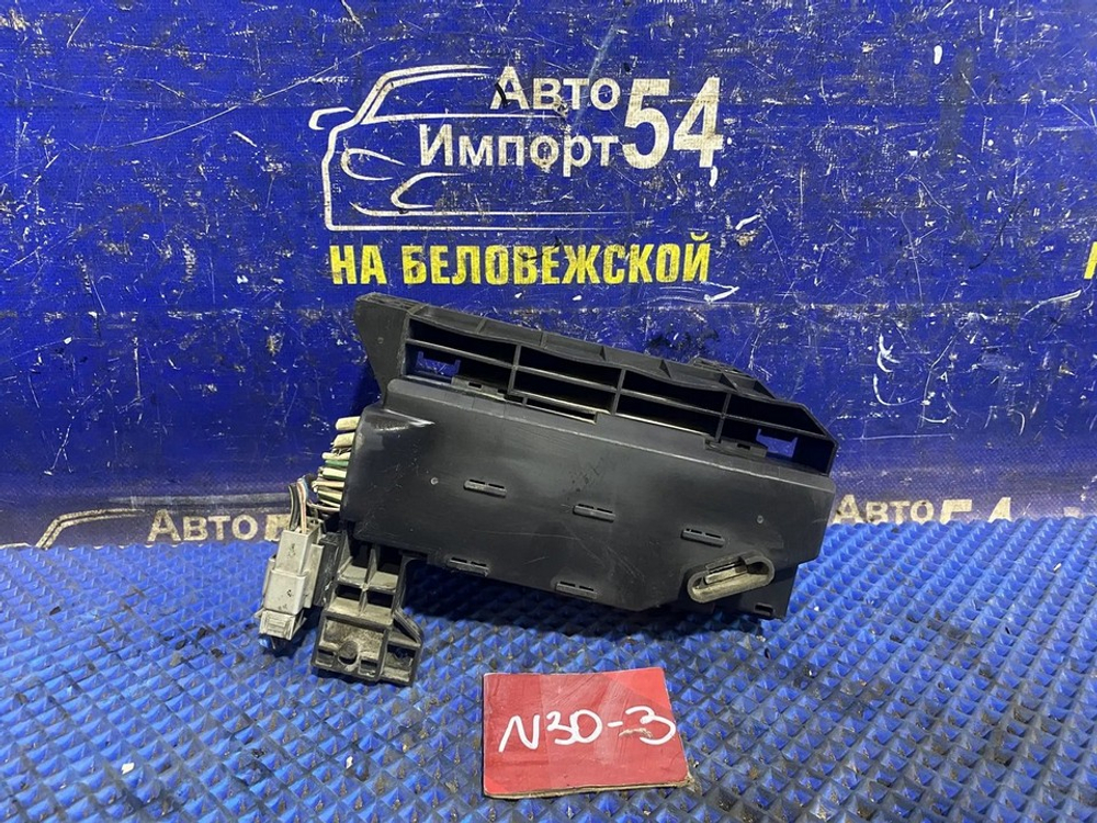 Блок предохранителей подкапотный NISSAN R'NESSA 2000