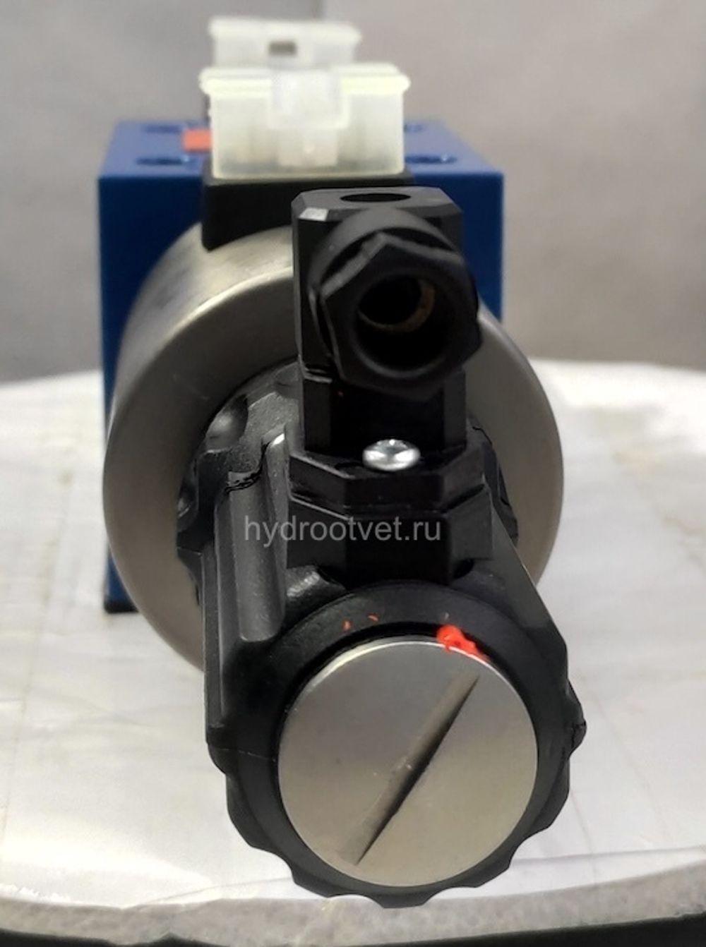 4WRE10W75-2X/G24K4/V - Пропорциональный распределитель с обратной связью по положению золотника без встроенной электроники Ду10, номинальный расход 75 л/мин, схема W