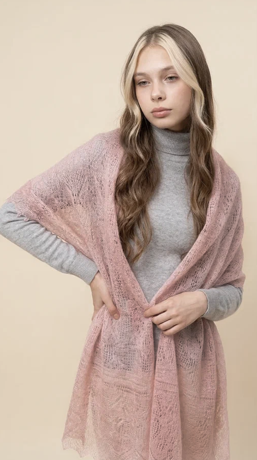 Оренбургский пуховый платок-паутинка А120-06 магнолия