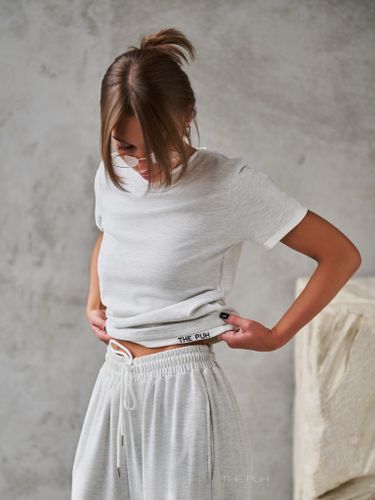 Трикотажный серый костюм с вышивкой-лого