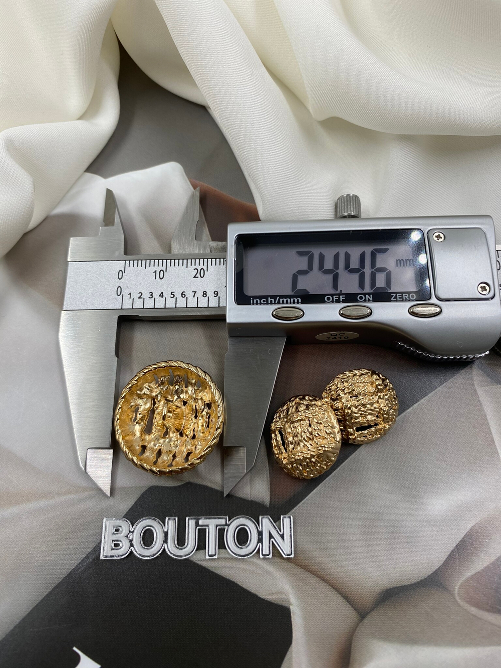 Пуговицы золотистые плетеные косичкой