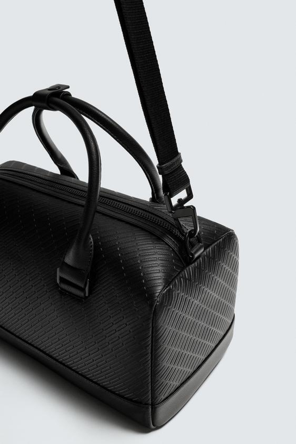 ZARA ПРОРЕЗИНЕННАЯ СУМКА ИЗ РЕЛЬЕФНОЙ ТКАНИ, ЧЕРНЫЙ