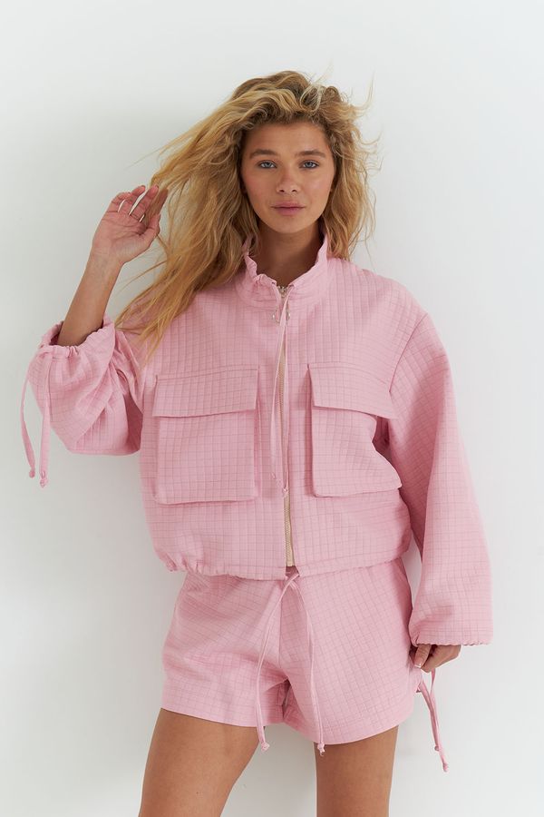 Куртка на завязках со стежкой в квадрат розового цвета