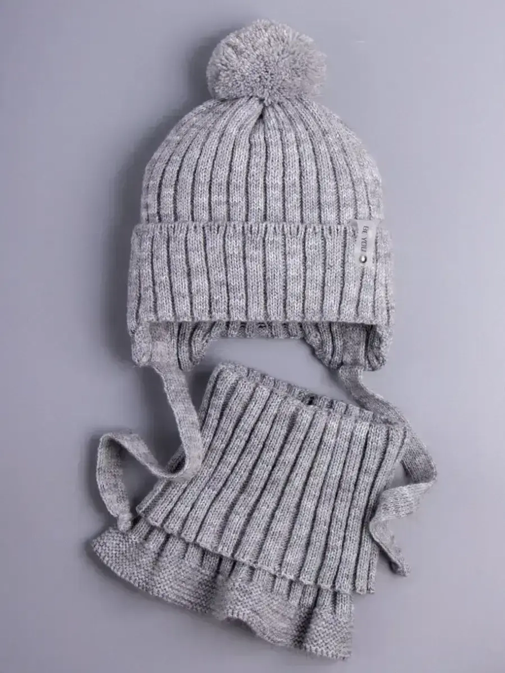 Шапка осенняя детская на завязках и снуд