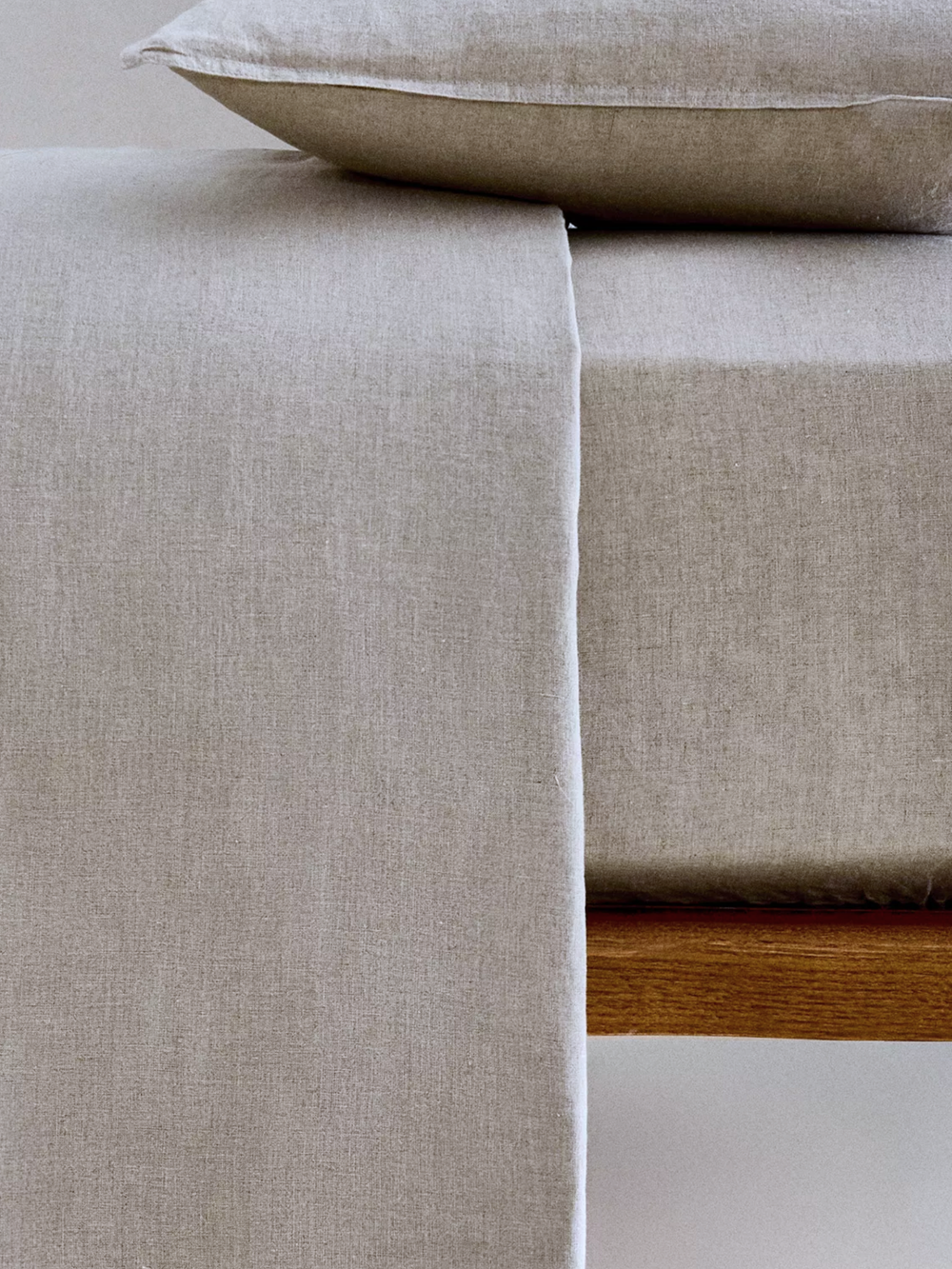 Простынь на резинке льняная