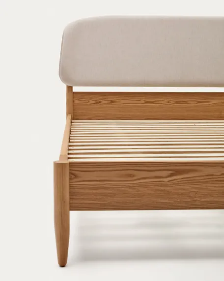 Кровать Octavia 160x200 см из ясеневой фанеры с белым мягким изголовьем